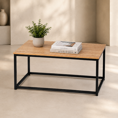 Mesa de centro rectangular con tablero efecto madera, patas negras, planta y libros decorativos